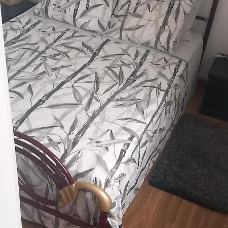 דירה A Casinha נאזרה